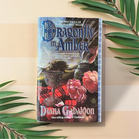 Dragonfly in Amber by Diana Gabaldon – Vintage 1992 Paperback – Outlander Book 2 - Picture 1 of 9